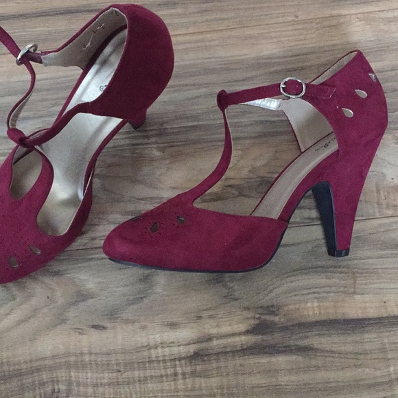 Burgundy T-strap shoes (Nadine-88x shoes by Qupid) - Picture 3 of 5